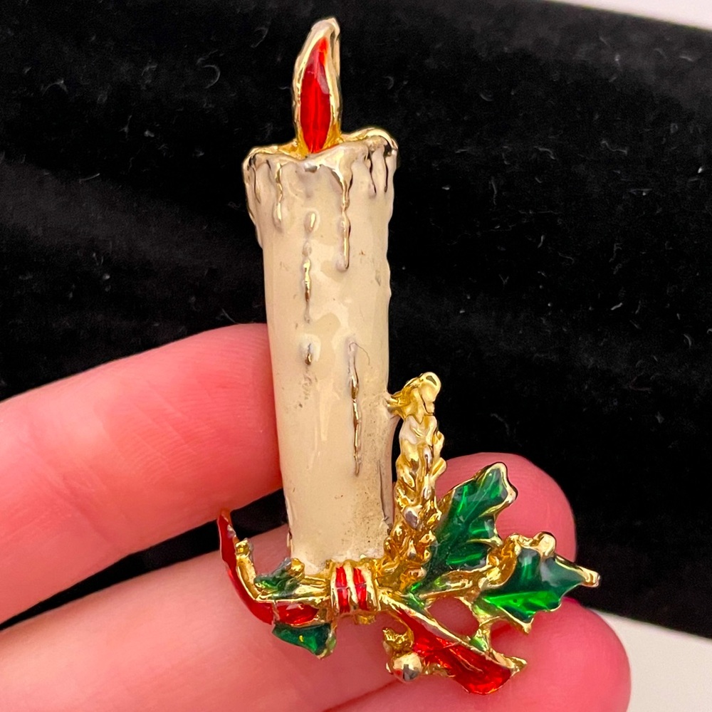 Vintage Heavy Winter Holiday Christmas Festive Gifting CottageCore Pin / Brooch